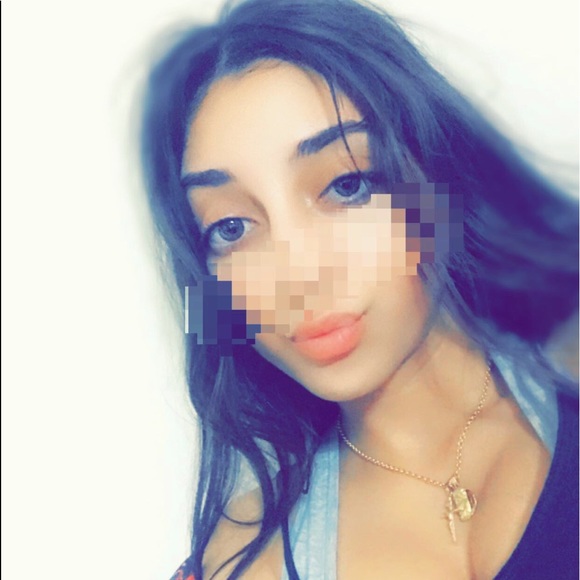 Profile Picture of Lara Hanna (@larahanna) on Poshmark