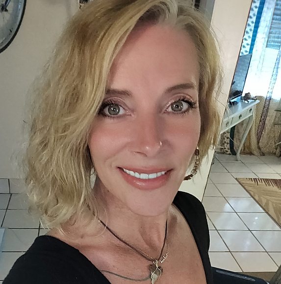 Profile Picture of Cassandra Olson (@cassandraols615) on Poshmark