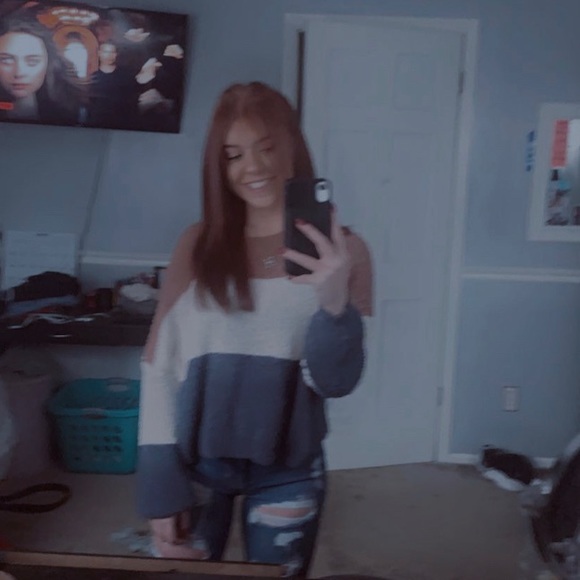 Profile Picture of Hannah Yager (@hannahyagerr) on Poshmark