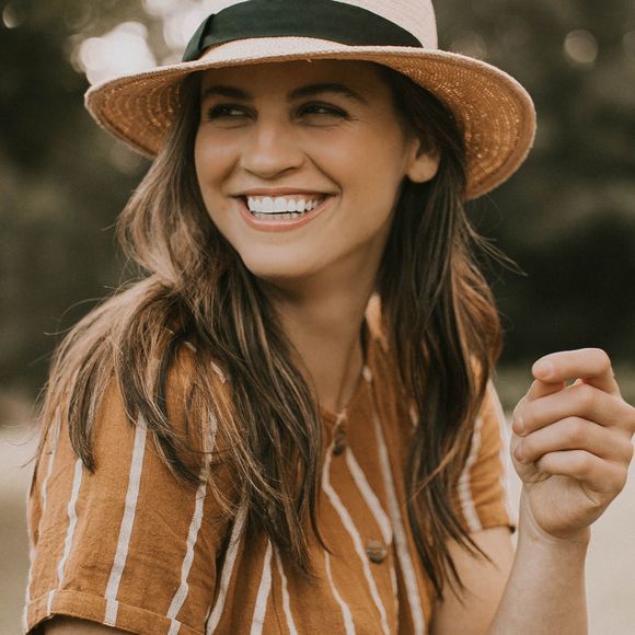 Profile Picture of Chelsey Yenter (@cyenter) on Poshmark