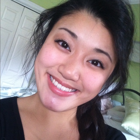 Profile Picture of Taylor Mikel (@taytaymikel) on Poshmark