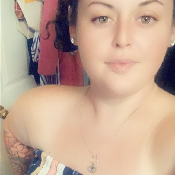 Profile Picture of Jessica Clink (@jclink522) on Poshmark