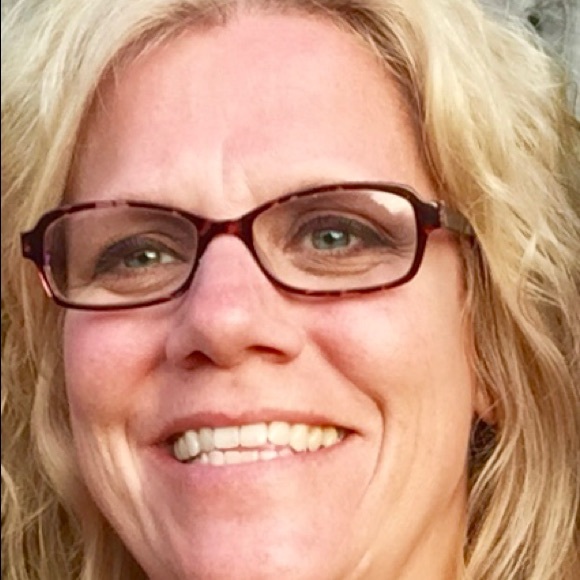 Profile Picture of Maribeth Sheredy (@meri1bshe) on Poshmark