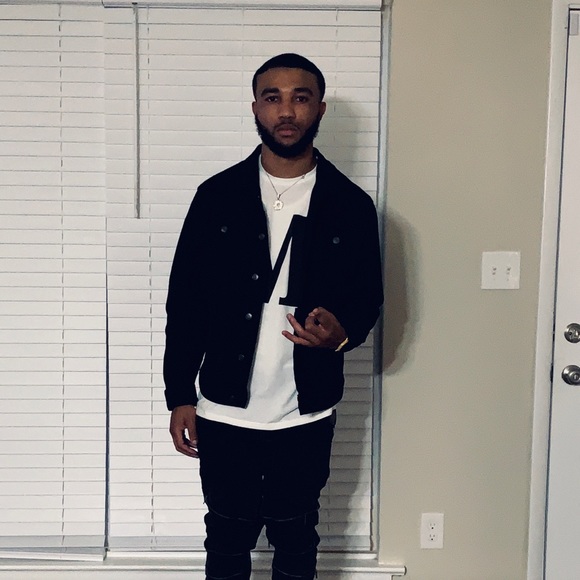 Profile Picture of Darren Holmes (@deenice969) on Poshmark
