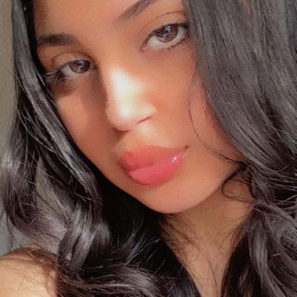 Profile Picture of Nour Ahmad (@nourahmad_) on Poshmark
