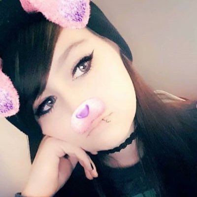 Profile Picture of Georgia Curtis (@bemoConverse__) on Twitter