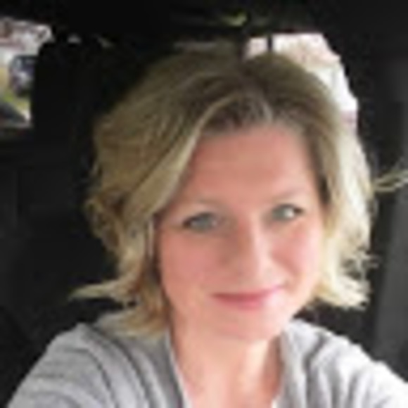 Profile Picture of Amy Shepperson (@amyshep08) on Poshmark