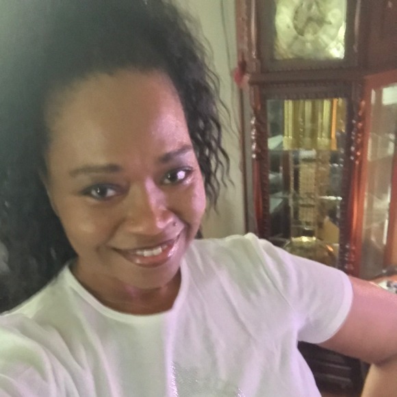 Profile Picture of Ronda Hammond (@rondakenya) on Poshmark