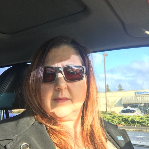 Profile Picture of Terri Marello (@mamarel) on Poshmark