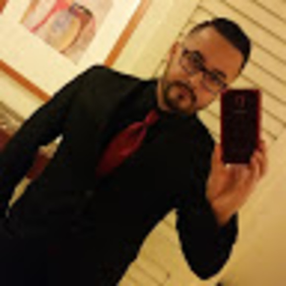 Profile Picture of Victor Quinonez (@victorq84) on Poshmark