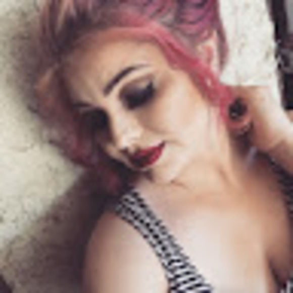 Profile Picture of Alyssa Mannette (@alyssa_mannette) on Poshmark