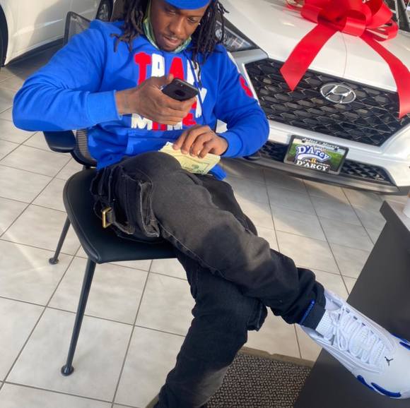 Profile Picture of Derrick Sallay (@derricksallay) on Poshmark