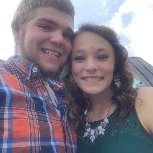 Profile Picture of Haley Pierce (@haleypierce27) on Poshmark