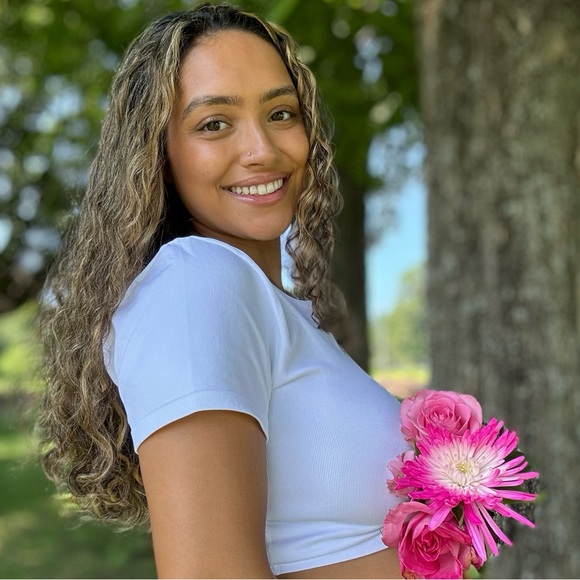 Profile Picture of Tianna Renk (@tnatal_) on Poshmark