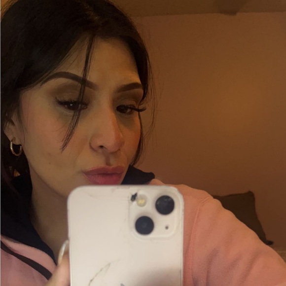 Profile Picture of Celene Labastida (@celenelabastida) on Poshmark