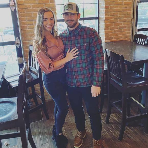 Robyne Tupa - Poshmark Profile Picture of Robyne Tupa (@robynetupa) on Poshmark