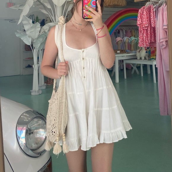 Profile Picture of Daniela Olazabal (@danilovescosmo) on Poshmark