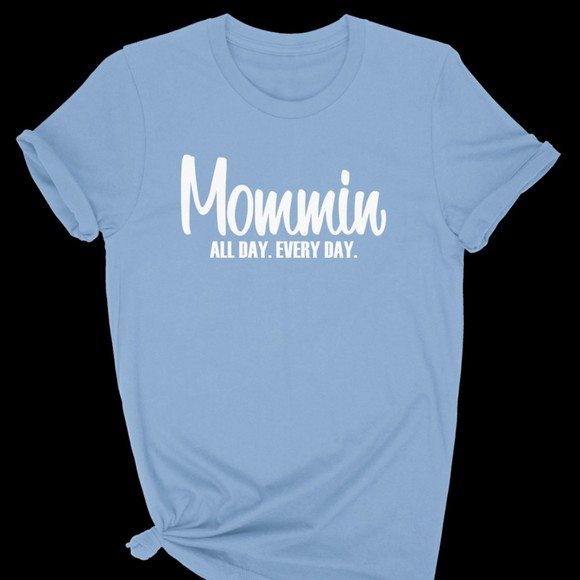 Profile Picture of Ash Winningham (@momlifetees) on Poshmark