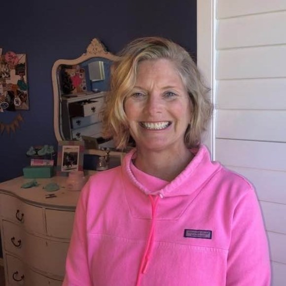 Profile Picture of Elizabeth Foote brown (@thebrownies) on Poshmark