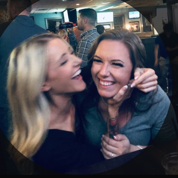 Profile Picture of Jillian Raynard (@jillian_raynard) on Poshmark