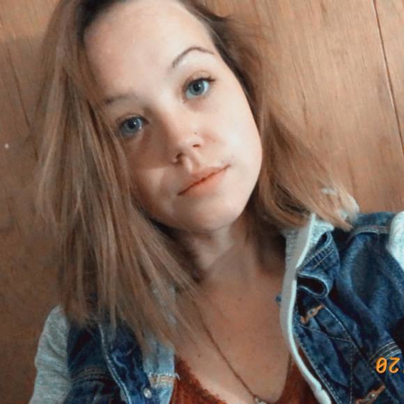 Profile Picture of Joanne Clark (@joanneec14) on Poshmark