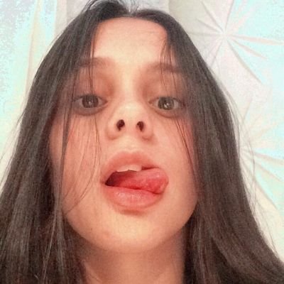 Profile Picture of Ana Julia Leal (@AnaJulialeal7) on Twitter