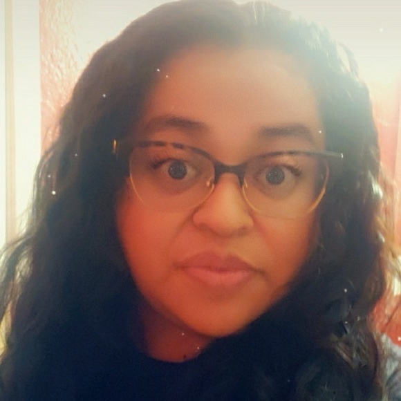 Profile Picture of Lorree Garcia (@gordibuenag) on Poshmark