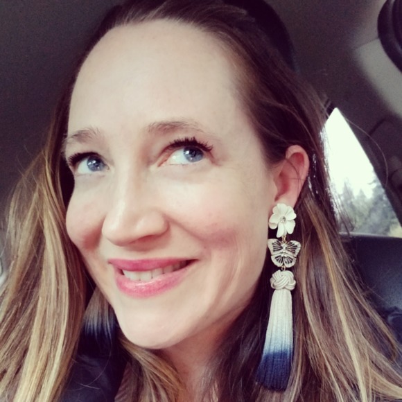 Profile Picture of Chelsea Stanciu (@craftydragonfly) on Poshmark