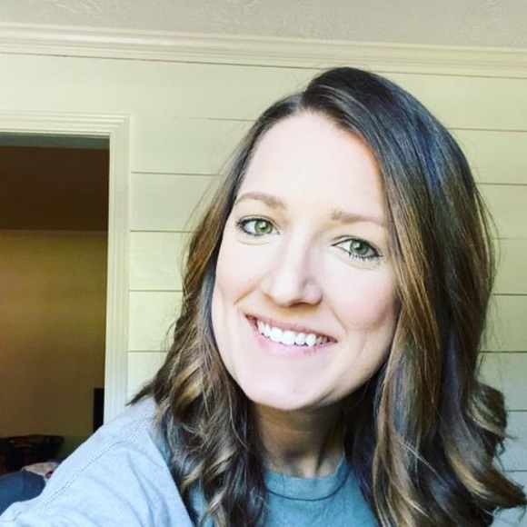 Profile Picture of Shawna Stark (@shawnanjstark) on Poshmark
