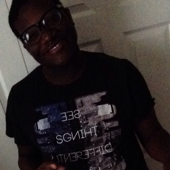 Profile Picture of Devin Hightower (@devinh1011) on Poshmark