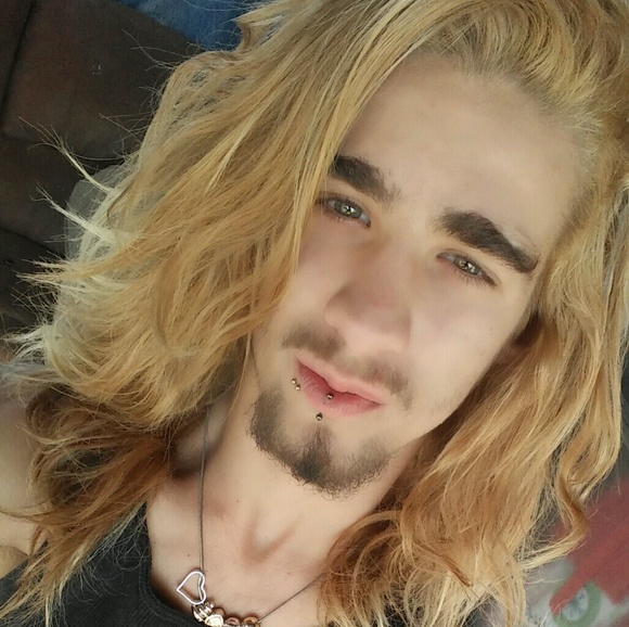 Profile Picture of Schuyler Yehling (@sweatysman520) on Poshmark