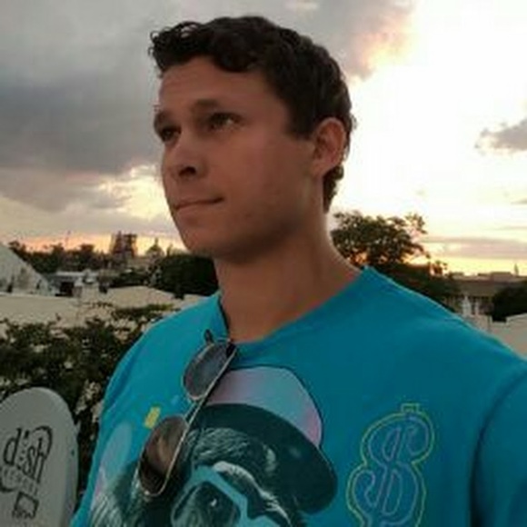 Profile Picture of Daniel Keats (@keatsdd) on Poshmark