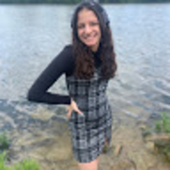 Profile Picture of Victoria Disla (@a1vicky19) on Poshmark