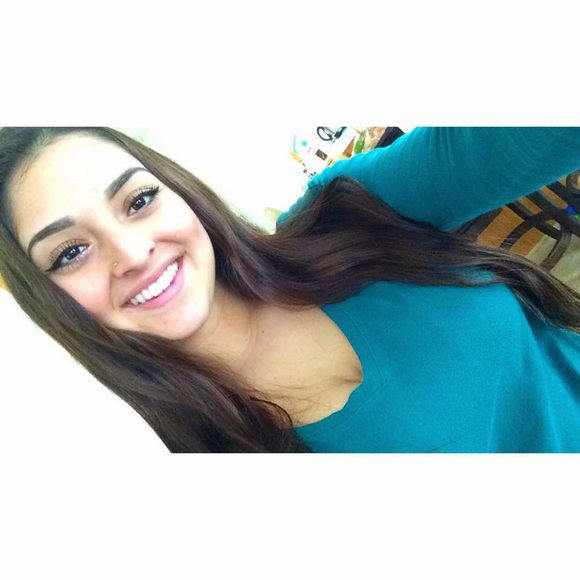 Profile Picture of Haley Castro (@haleycastro) on Poshmark