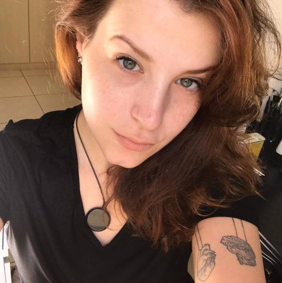 Profile Picture of Bianca Fernandes (@notbiautiful) on Poshmark