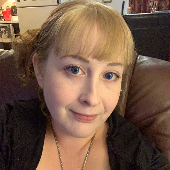 Profile Picture of Sandra Murzyn (@sandralkm27) on Poshmark