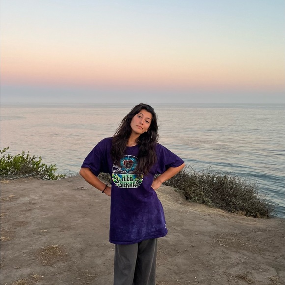 Profile Picture of Audrey Serrano (@audgiecakes) on Poshmark