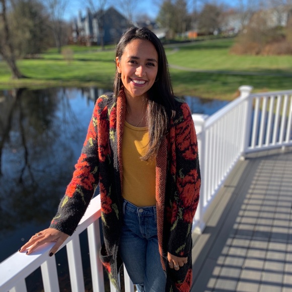 Profile Picture of Dina Maksoud (@dinamaksoud) on Poshmark