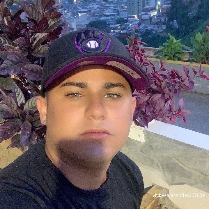 Profile Picture of alexander220611 (@alexander220611) on Tiktok