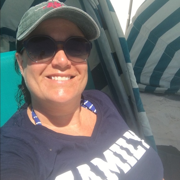 Profile Picture of Allison Senninger (@amsenni) on Poshmark