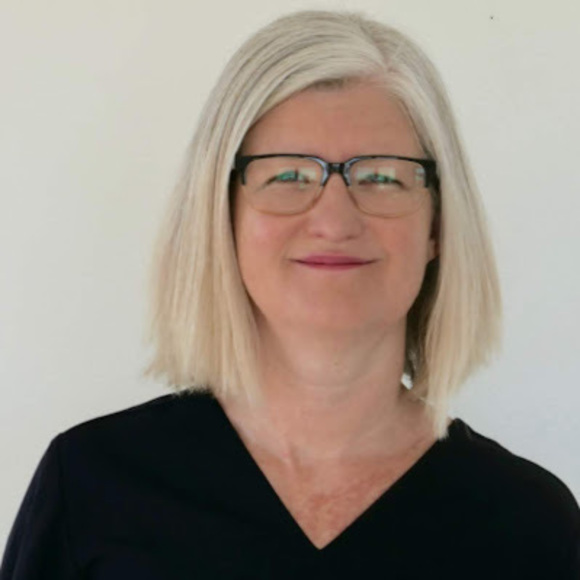 Profile Picture of Jennifer Keosky (@jenniferkeosky) on Poshmark