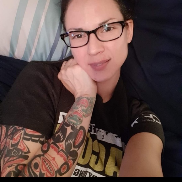 Profile Picture of Stephanie Rivard (@stephanierivard) on Poshmark