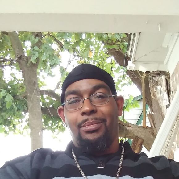 Profile Picture of Isaac Horne (@twobigi) on Poshmark