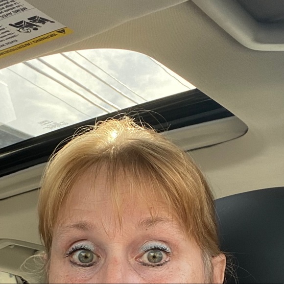 Profile Picture of Deborah Haumann (@deborahhaumann) on Poshmark