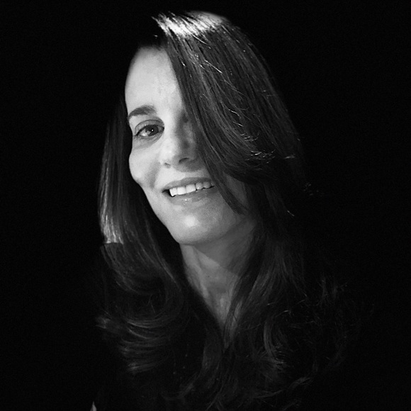 Profile Picture of Isabela Goldbas (@isaoak) on Poshmark