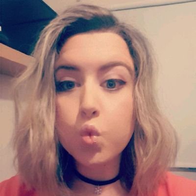 Profile Picture of Hollie Matthews  ♥on Twitter