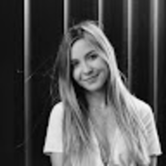 Profile Picture of Annie Cassius (@annie_cassius) on Poshmark