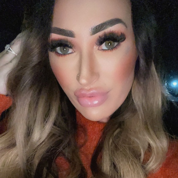 Profile Picture of Maraiah Carter (@maraiahcarter) on Poshmark