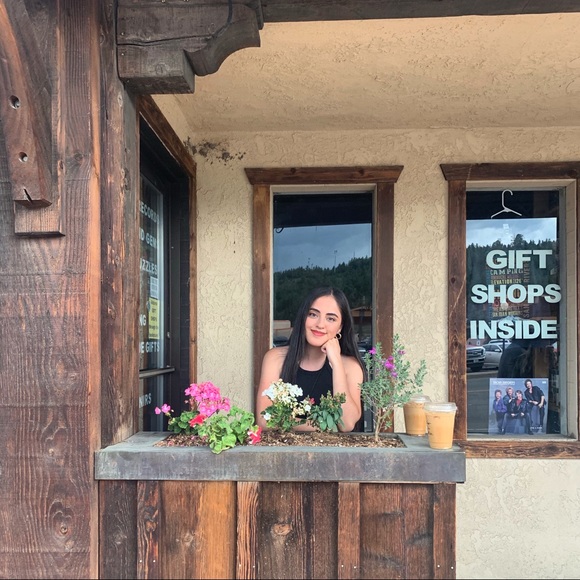 Profile Picture of Victoria Claudio (@ghoulishvic) on Poshmark