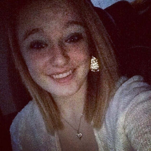 Profile Picture of Lucy Burroughs (@lucy96) on Poshmark